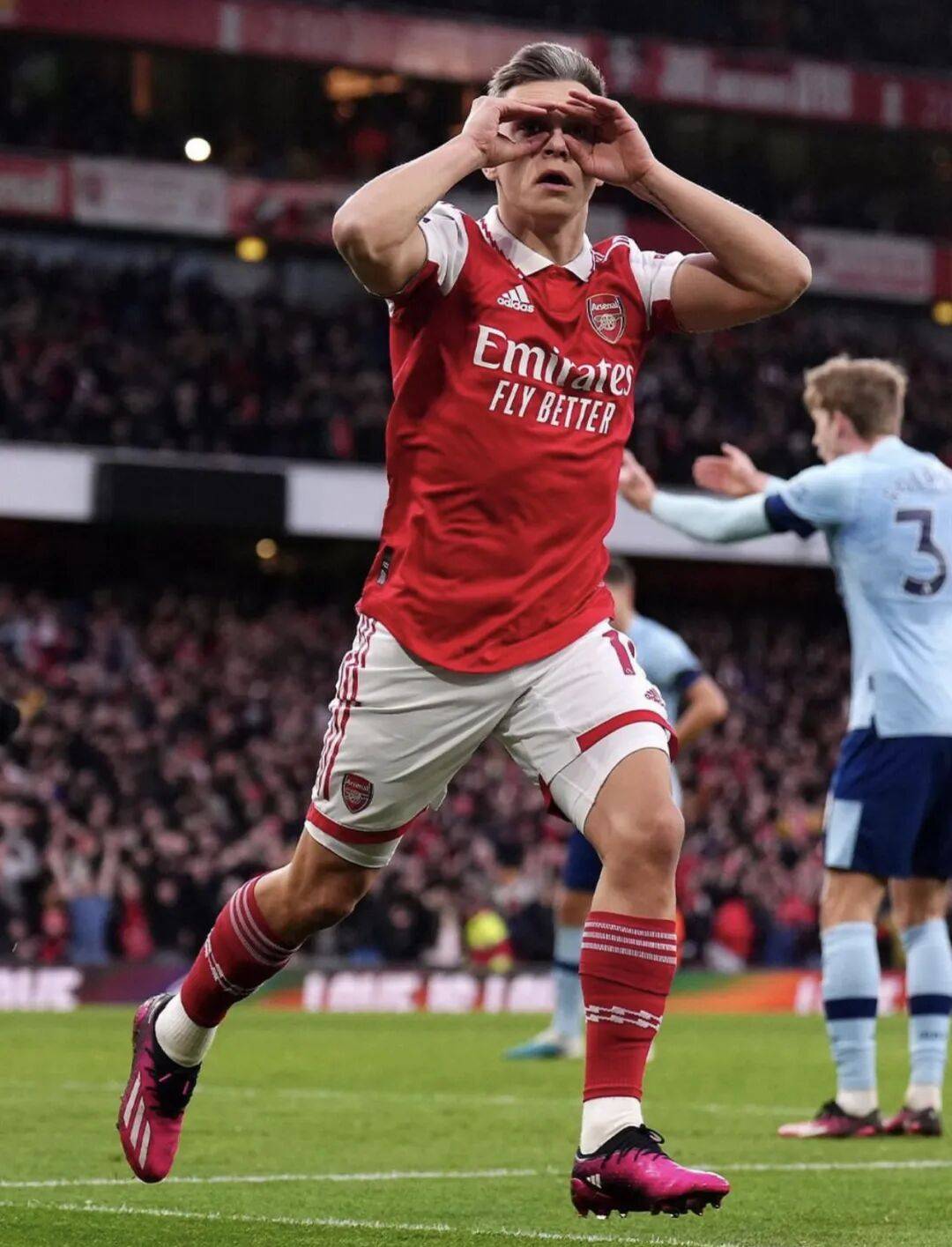 低调前锋特罗萨德！