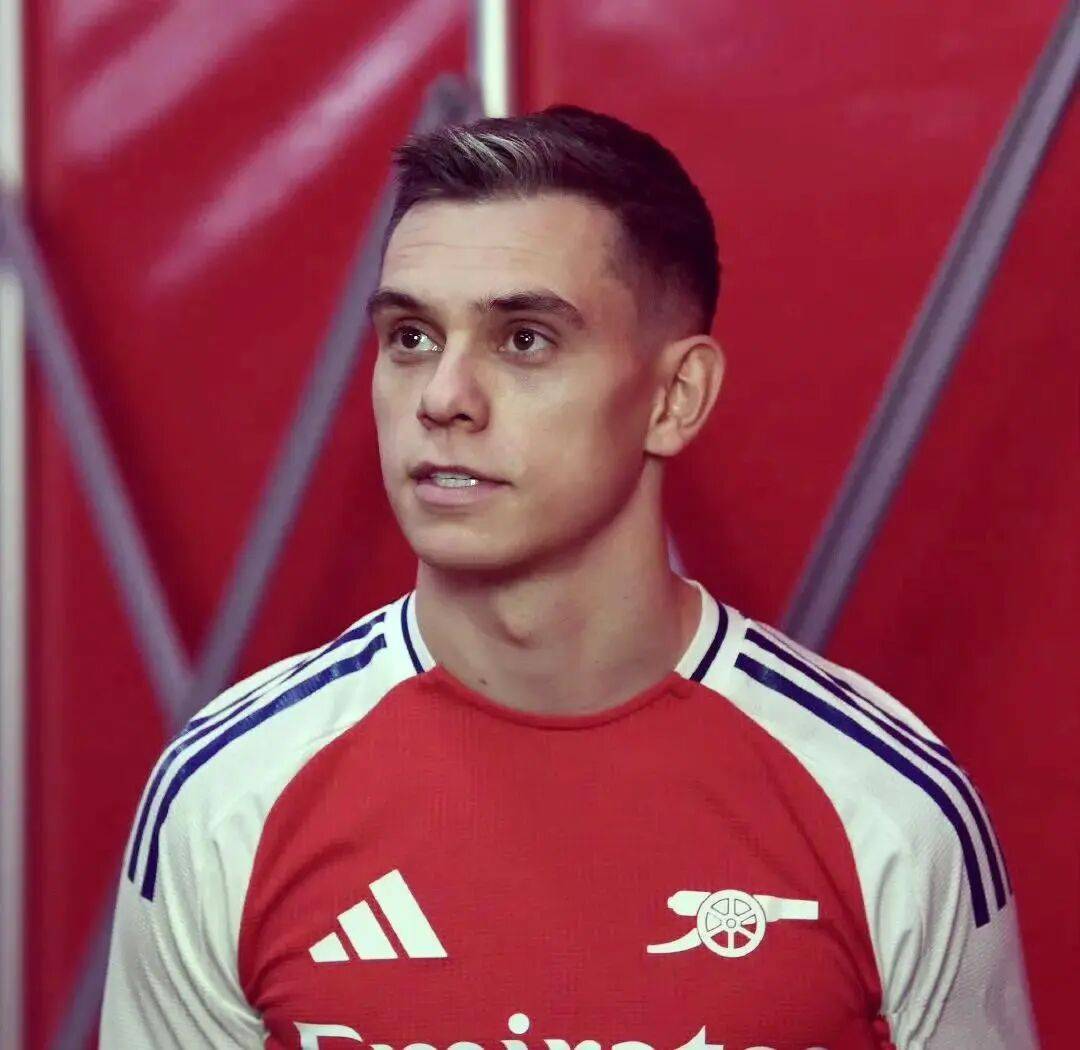 低调前锋特罗萨德！