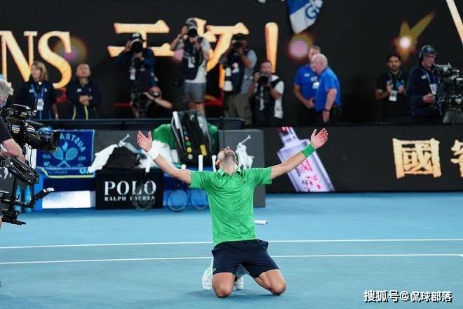 泪目！38岁德约跪地仰天长啸 决胜盘救8个破发点+鏖战4小时进决赛