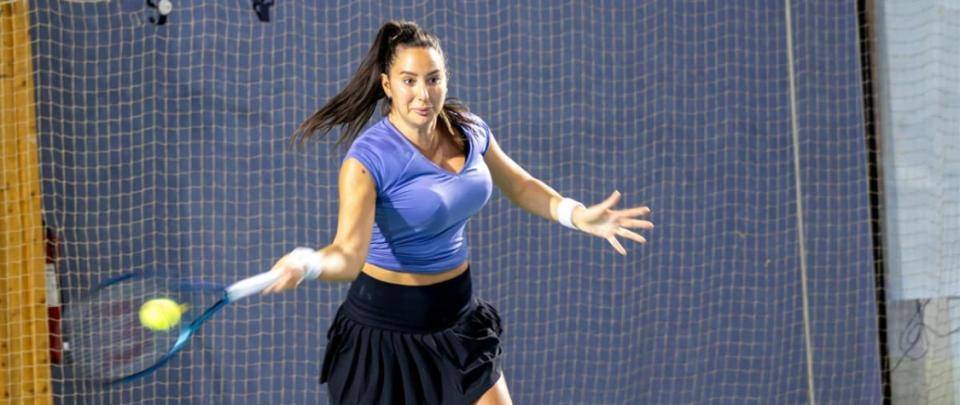 29岁法国网球名将转行当“网模”，坦言为高收入，曾因隆胸惹争议